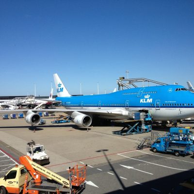 KLM vliegtuig op Schiphol airport in Amsterdam